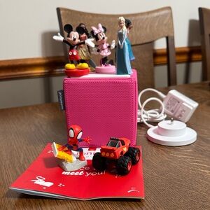 Tonies Box with assorted figures (7) NWOT